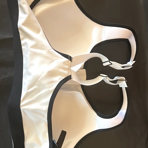 - Victoria’s Secret Sports Bra NEW! - Picture 4 of 13